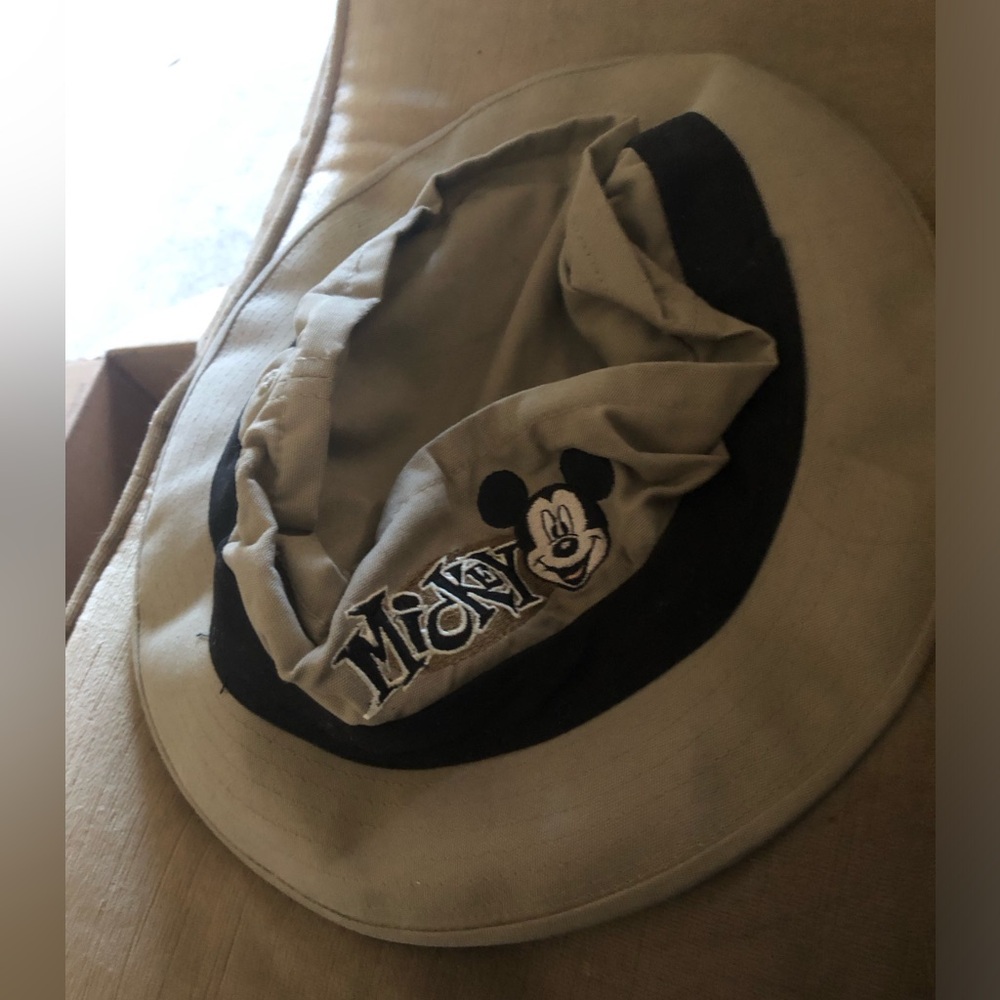 🎠Vintage Disneyland Fisherman Hat- 943 $25 or $20 w/offer